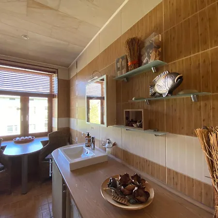 Comfortable With Fireplace In The Old Town Апартаменты *