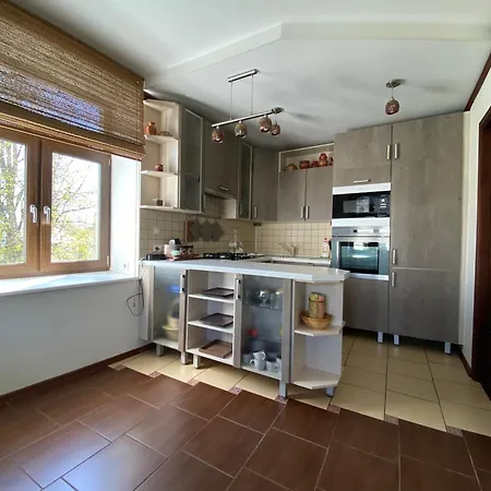 Comfortable With Fireplace In The Old Town *